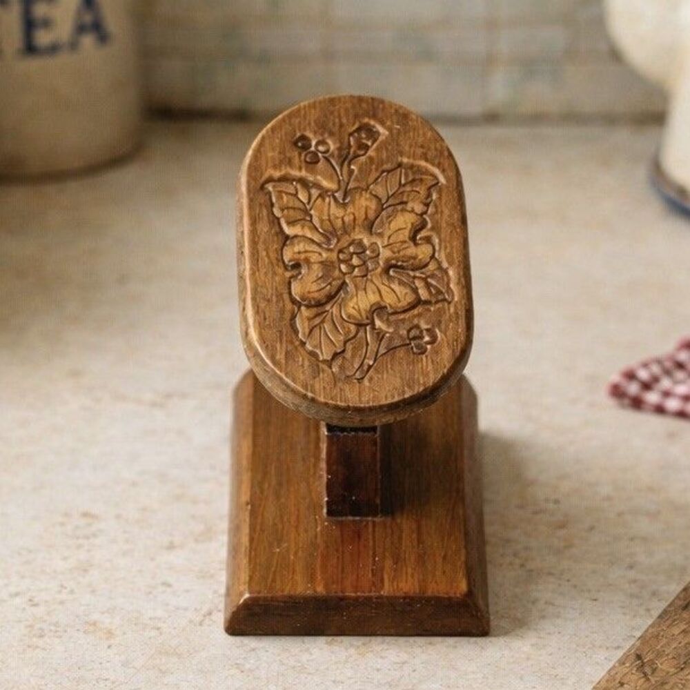 Vintage Carved Wood Flower Recipe Card Holder Clothespin Clip Stand